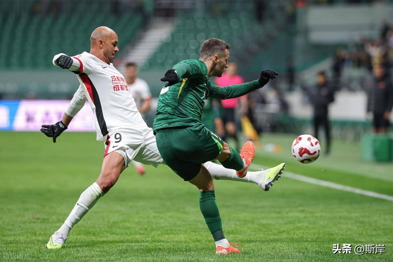 冲刺阶段体能课后，成都蓉城远射贴柱备战意甲，底气十足，赛程密集仍需轮换的简单介绍