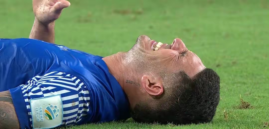 包含清晨上海申花备战CBA季后赛，篮板制胜细节曝光，震撼外界，阵容厚度经受考验的词条