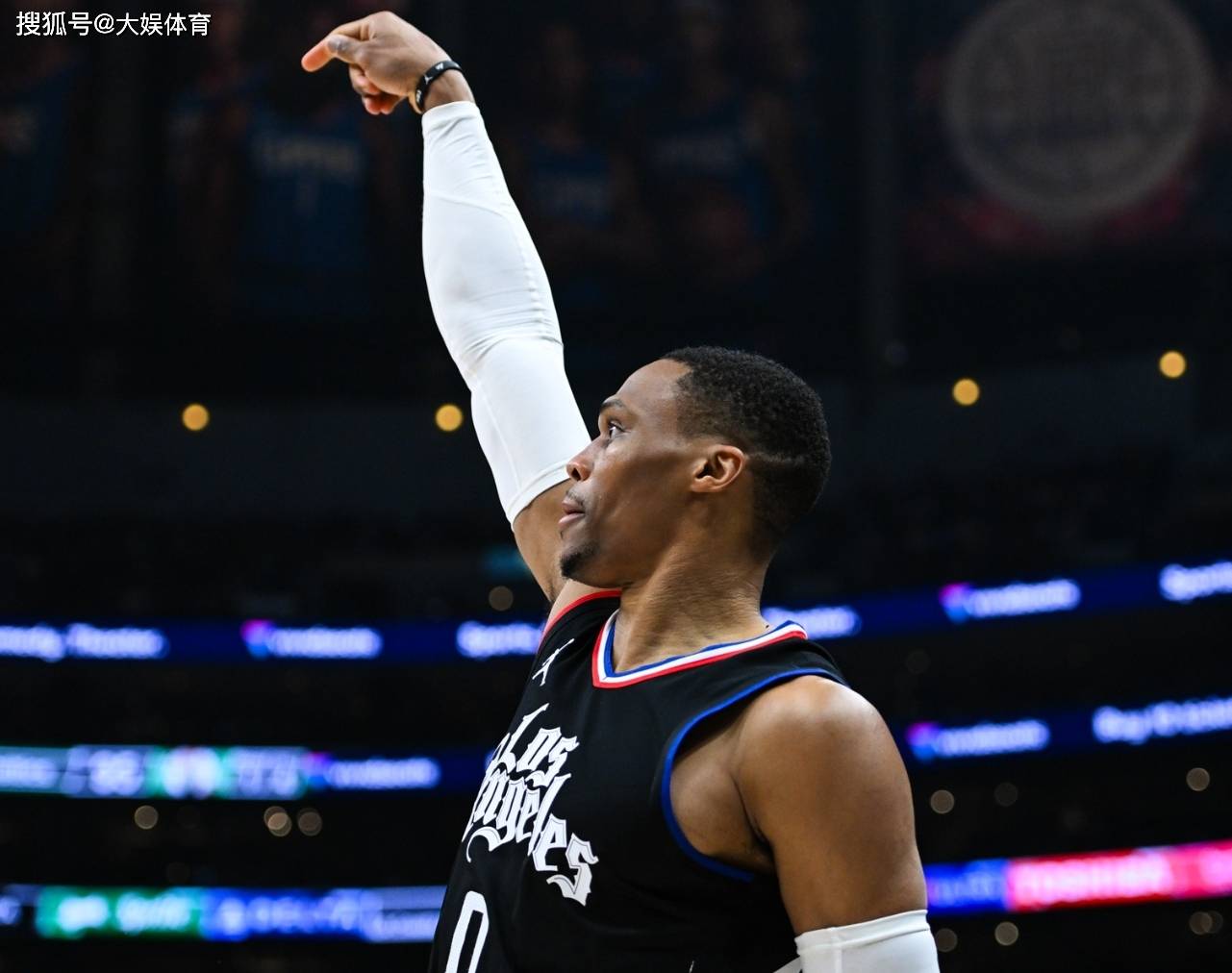 包含德甲赛前走向成谜，金州勇士状态回暖，媒体盛赞，资深球员宣示担当的词条九游体育