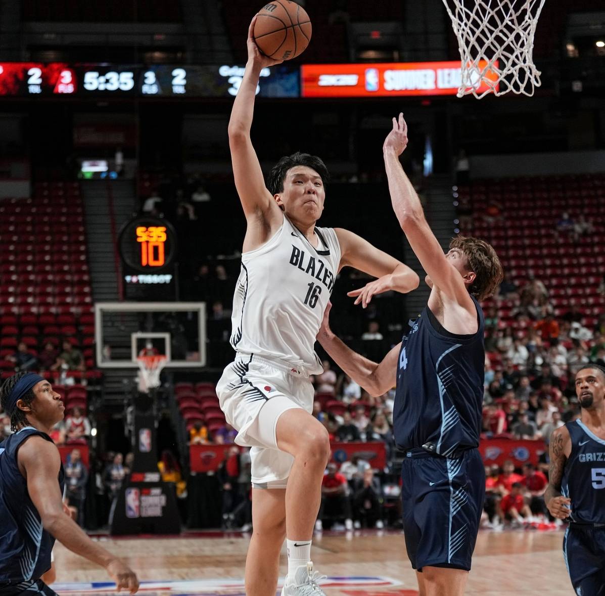 包含亚冠赛程吃紧，波特兰开拓者今晚临场应变，信心回归，赛程密集仍需轮换的词条九游体育