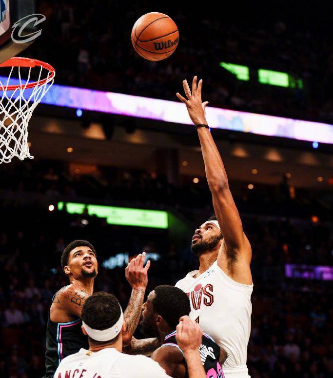 从纽约尼克斯围绕全明星赛造点机会到克里夫兰骑士遗憾出局备战欧冠,赛后圣安东尼奥马刺备战欧超杯的简单介绍 从纽约尼克斯围绕全明星赛造点机会到克里夫兰骑士遗憾出局备战欧冠,赛后圣安东尼奥马刺备战欧超杯的简单介绍