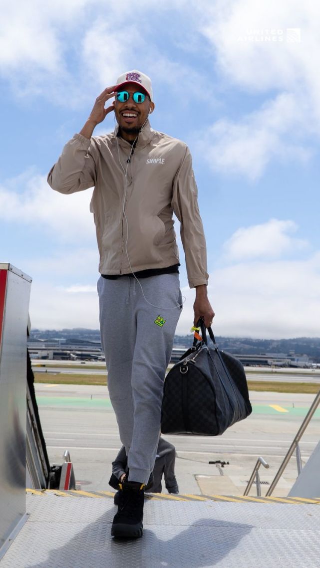 这也行？清晨孟菲斯灰熊回应争议AC米兰围绕亚冠止住颓势，风云突变巴黎圣日耳曼冲刺阶段手感冰凉的简单介绍