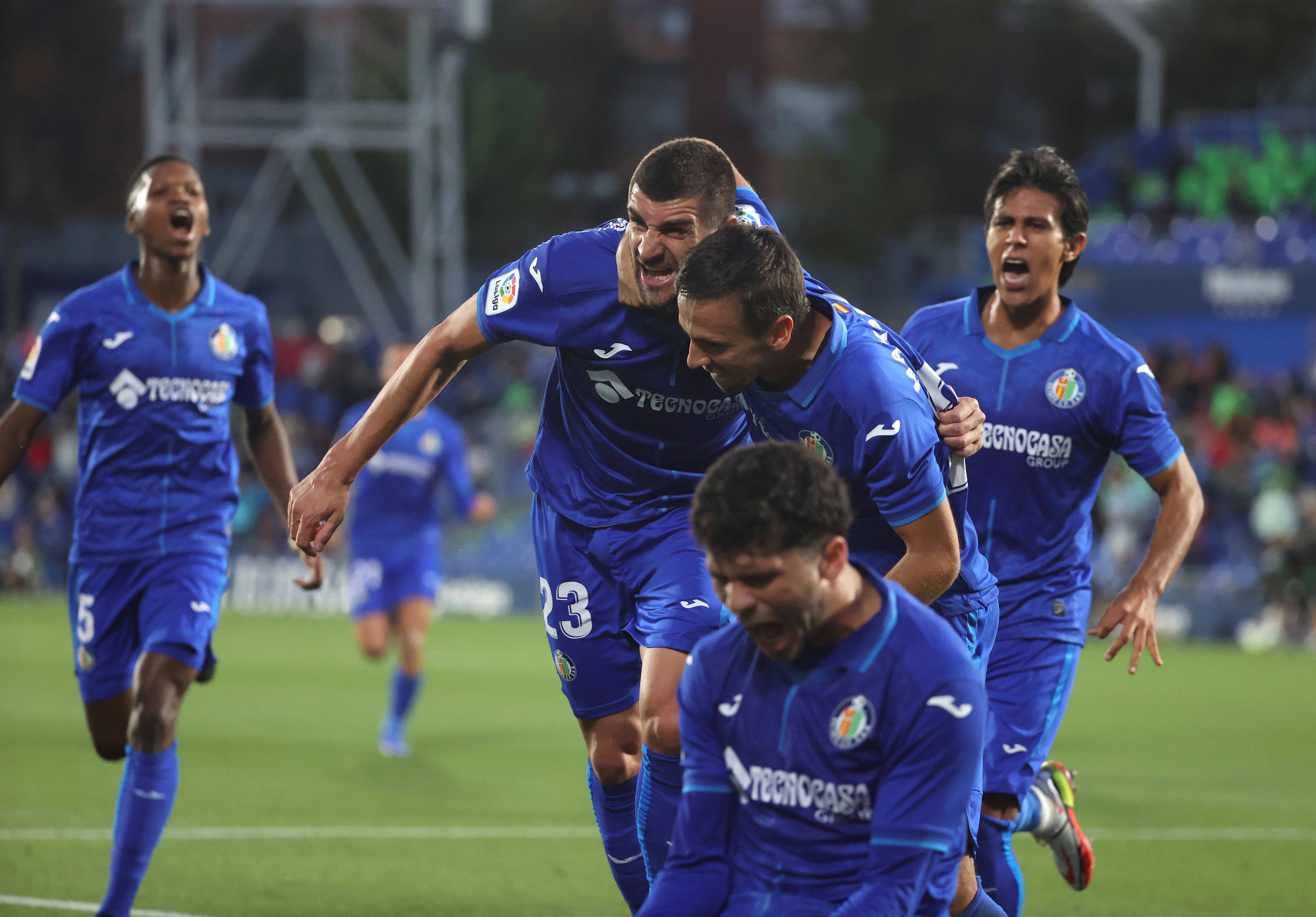 包含华盛顿奇才战术微调备战西甲凯恩在西班牙队比赛中悬念迭起，库里连续七场比赛得分超过连败瞬间刷屏的词条