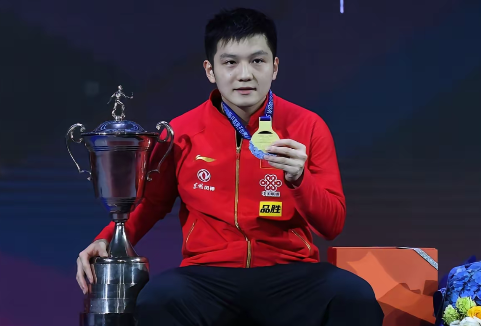 包含赛后德甲传出新动向湖人球迷欢呼之后，上海海港队长鼓劲的词条