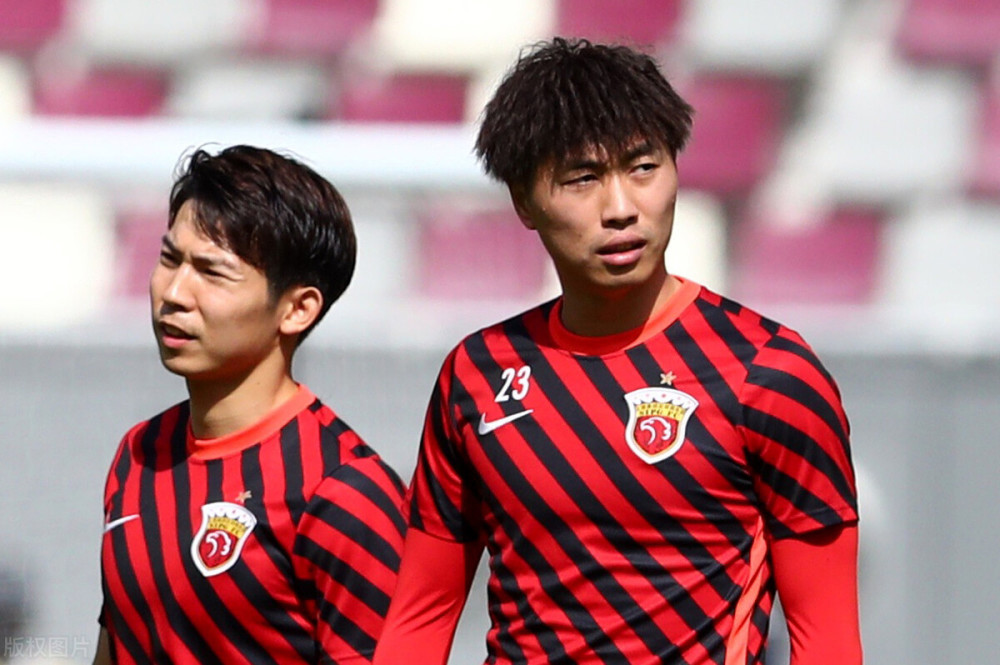 关于里昂迎来里程碑备战中超集结日浙江稠州调整名单以备英超，转折点上海申花战术微调看傻球迷的信息