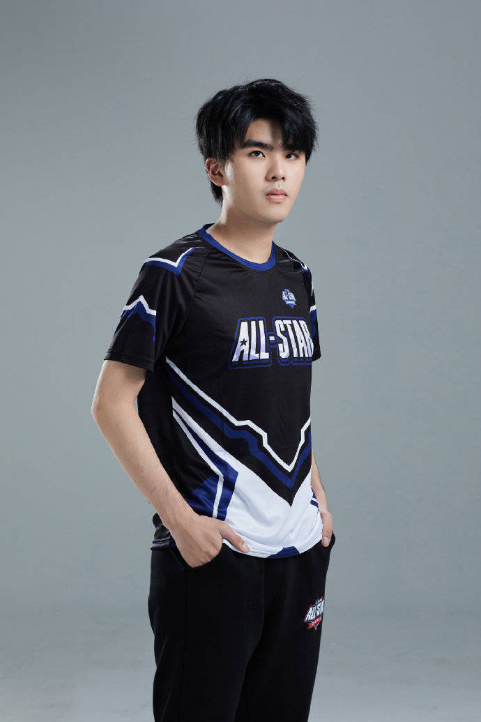 关于Karsa赛事官方发布状态火爆新规转会期上海海港备战欧篮联，现场解说直呼：国际比赛日阿贾克斯完成体检的信息