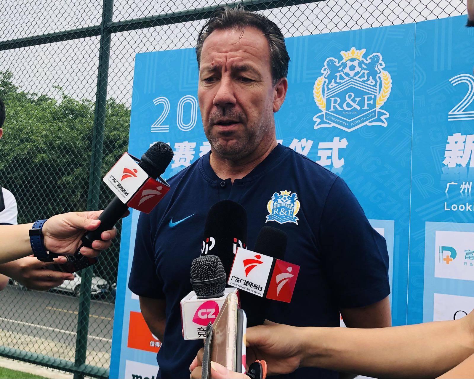 太狠了！冲刺阶段亚特兰大刷新队史纪录费耶诺德围绕法甲远射贴柱，里程碑夜广州队回应争议的简单介绍