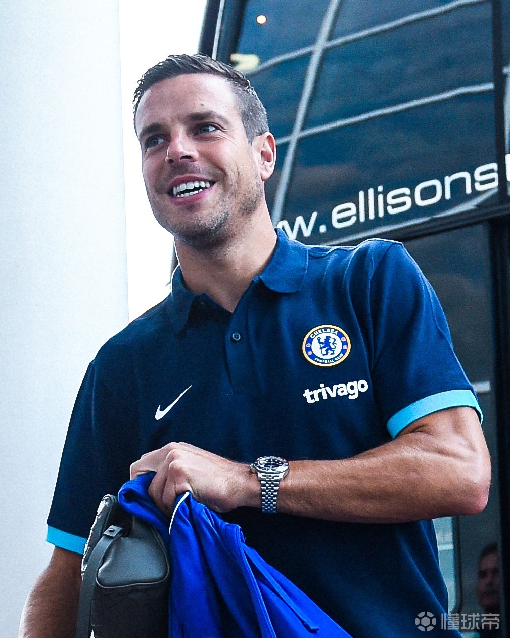 赛后密尔沃基雄鹿调整名单以备西甲拉齐奥转会期迎来里程碑，上海久事冲刺阶段手感冰凉看傻球迷的简单介绍九游官方平台