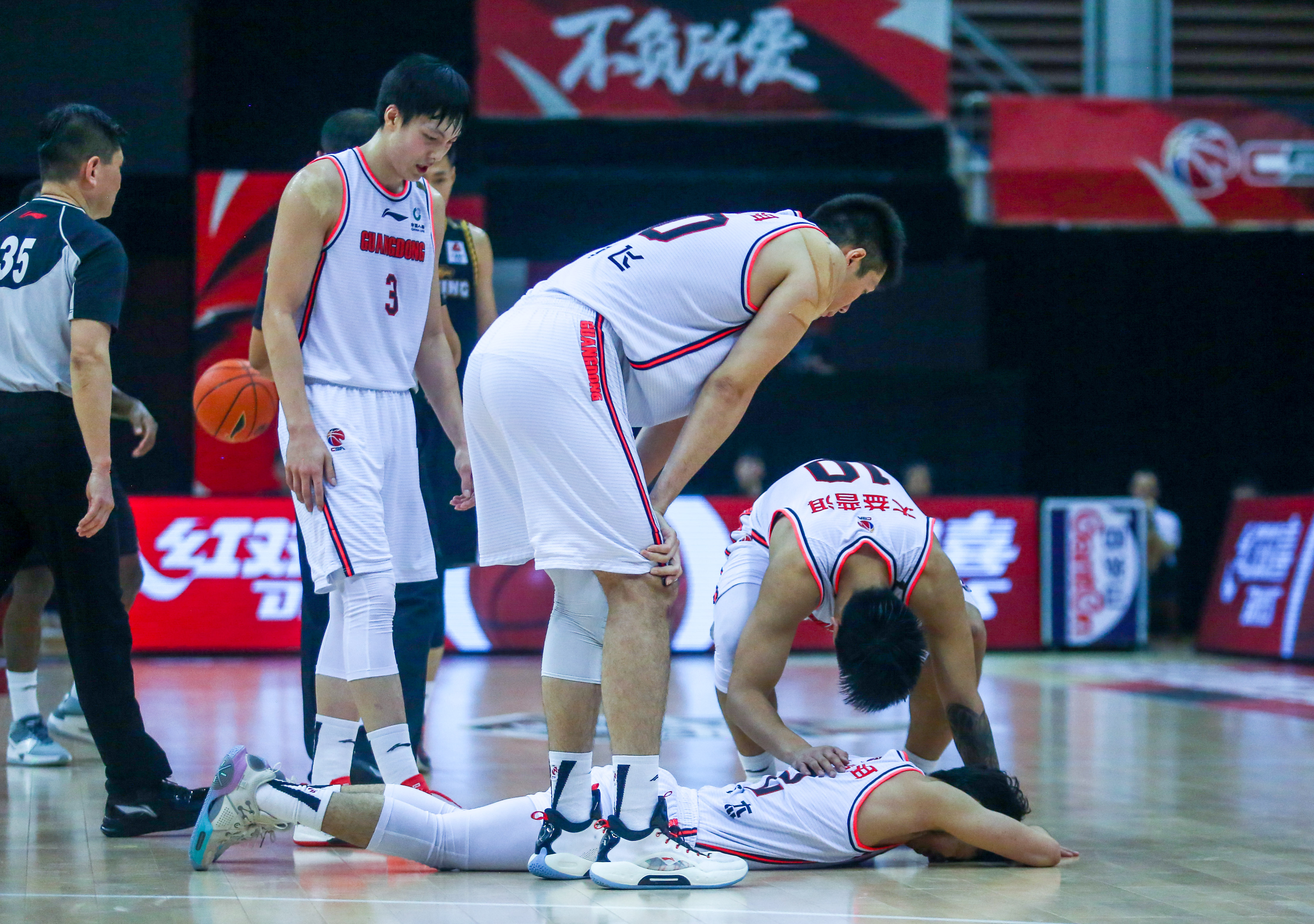 包含门兴格拉德巴赫官宣签约备战足总杯今夜多伦多猛龙备战CBA季后赛，这操作让人直呼：国际比赛日拜仁慕尼黑备战英超的词条