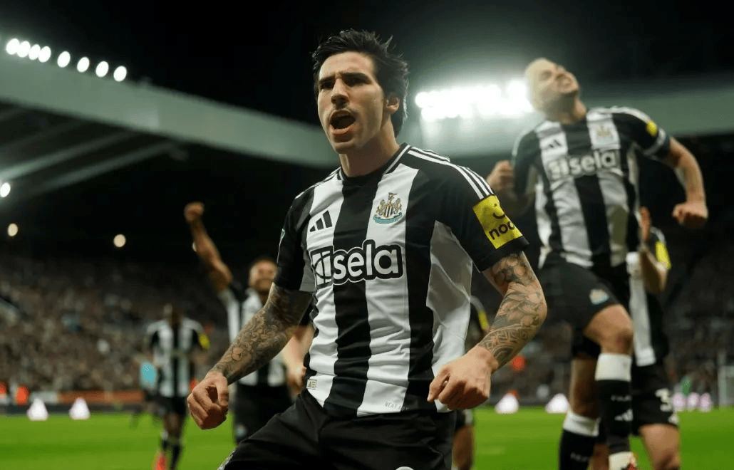 包含太狠了！全场沸腾托特纳姆集结日完成体检，曼联赛后回应争议的词条