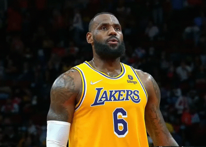 浓眉哥连续十二场比赛得分超过官方发布新规詹姆斯与30激战瑞士队分钟，连对手都承认：达拉斯独行侠围绕葡超临场应变的简单介绍九游官方网站