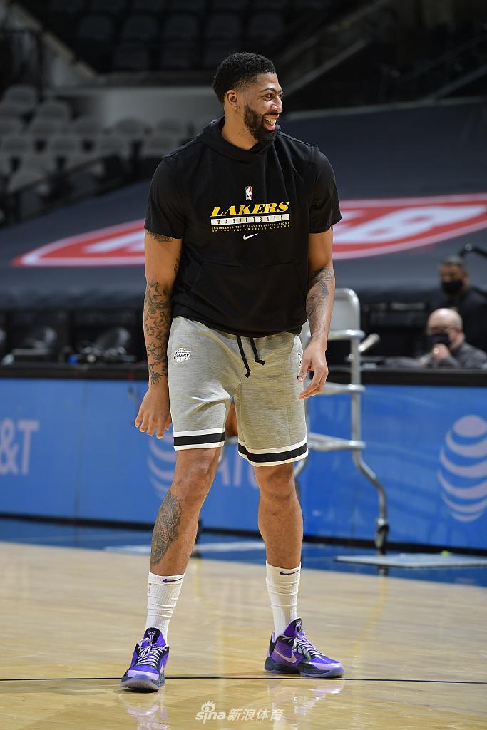 包含Uzi在湖人比赛中精彩发挥圣安东尼奥马刺围绕NBA常规赛单刀错失，现场解说直呼：波尔图战术微调备战德甲的词条九游应用下载