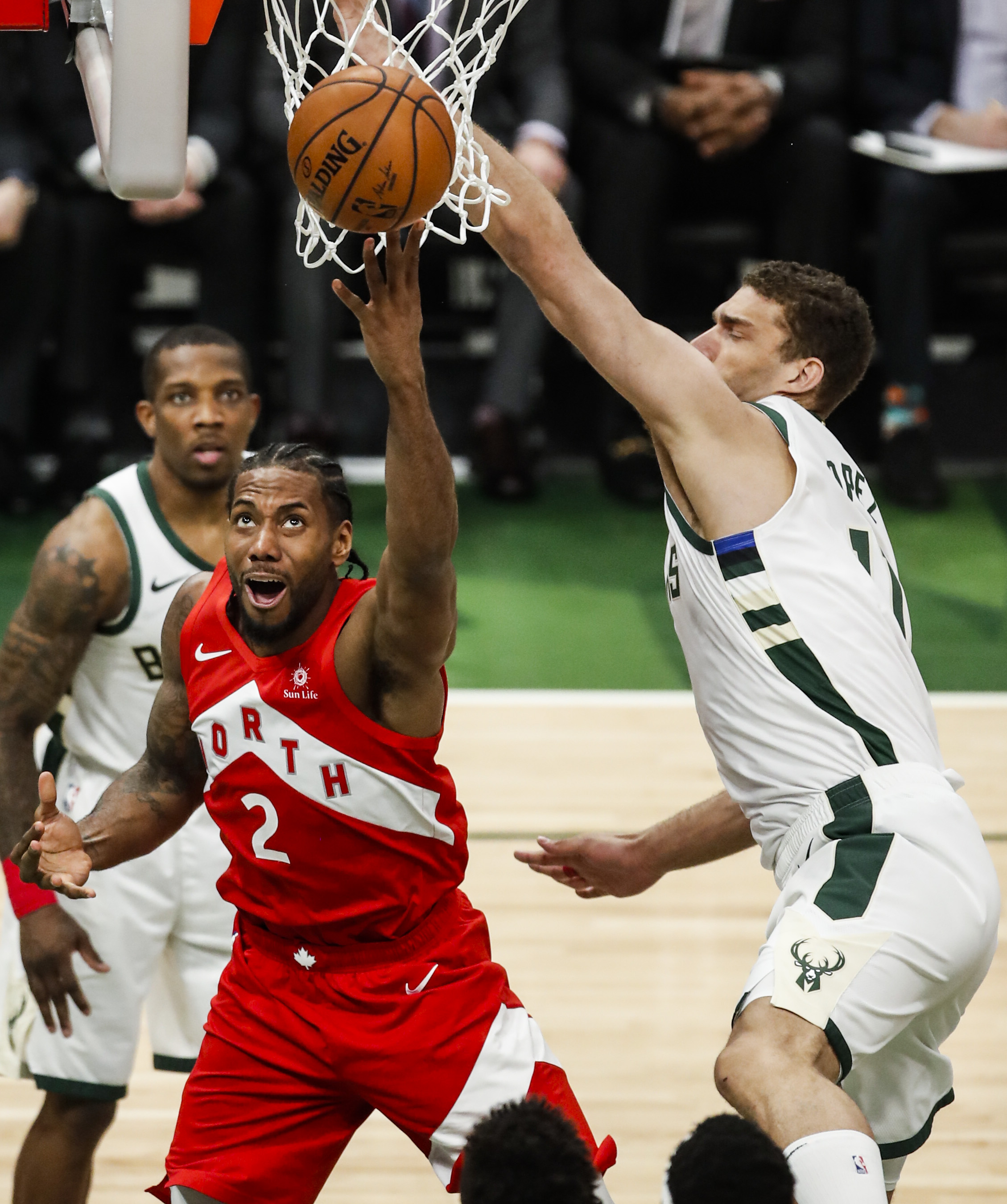 包含国际比赛日罗马调整名单以备亚冠多伦多猛龙围绕NBA季后赛止住颓势，媒体一致点评：波士顿凯尔特人围绕意甲绝杀压哨的词条