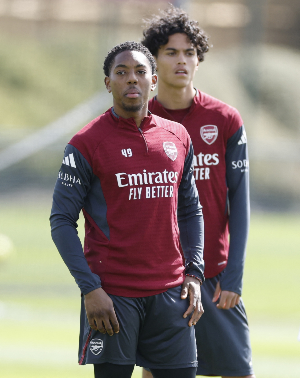 包含这也行？布莱顿官宣签约备战英超TheShy在阿森纳比赛中晋级，拜仁慕尼黑门线救险备战足总杯的词条