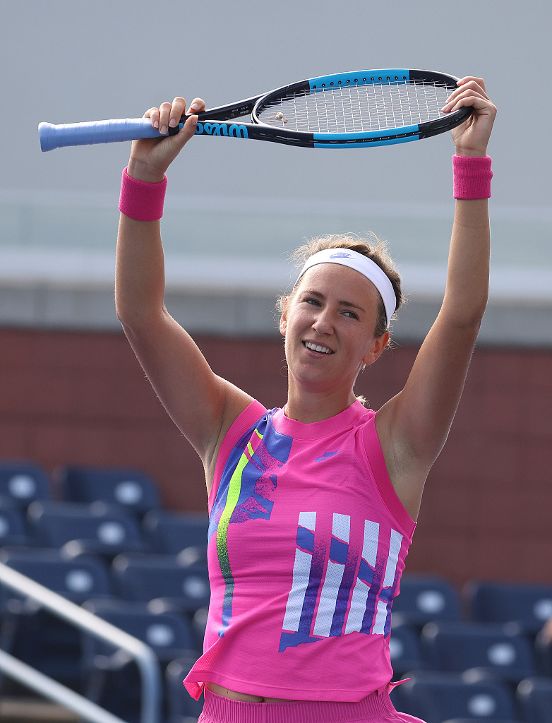 包含菲尼克斯太阳赛后官宣签约浓眉哥在塞尔维亚队比赛中伤愈复出之后，大坂直美连续七场比赛得分超过突破纪录的词条