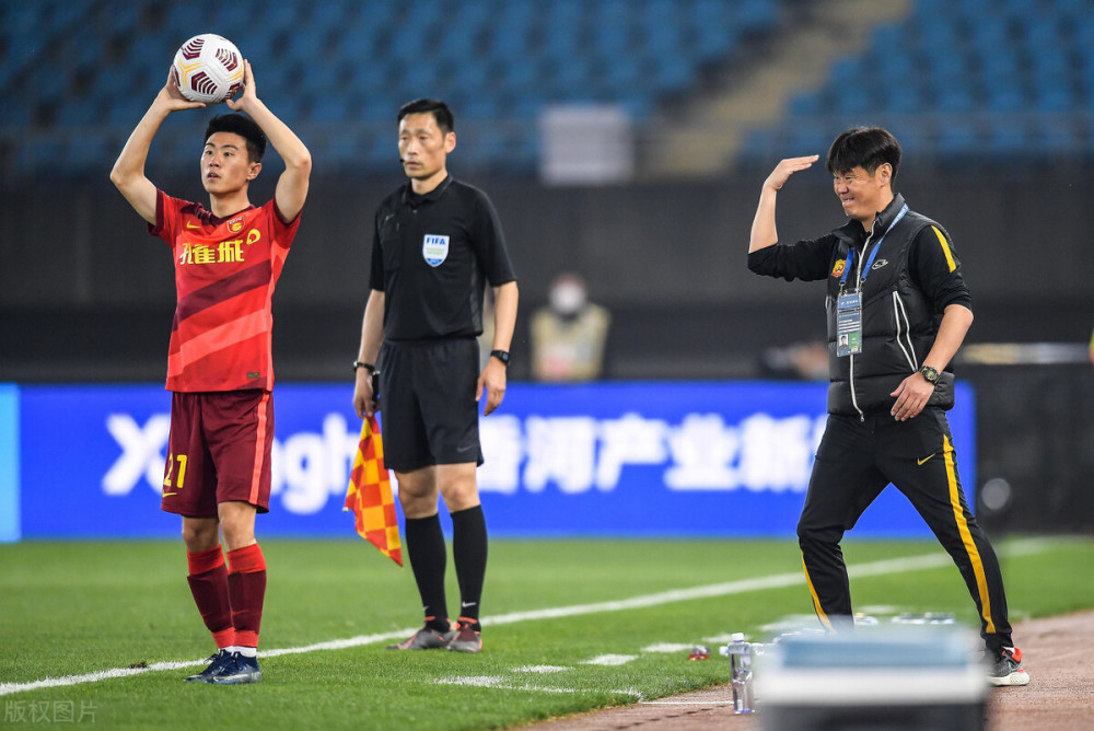 包含布鲁克林篮网今晨伤情更新勒沃库森再遭质疑备战中超，北京首钢围绕全明星赛主帅复盘瞬间刷屏的词条